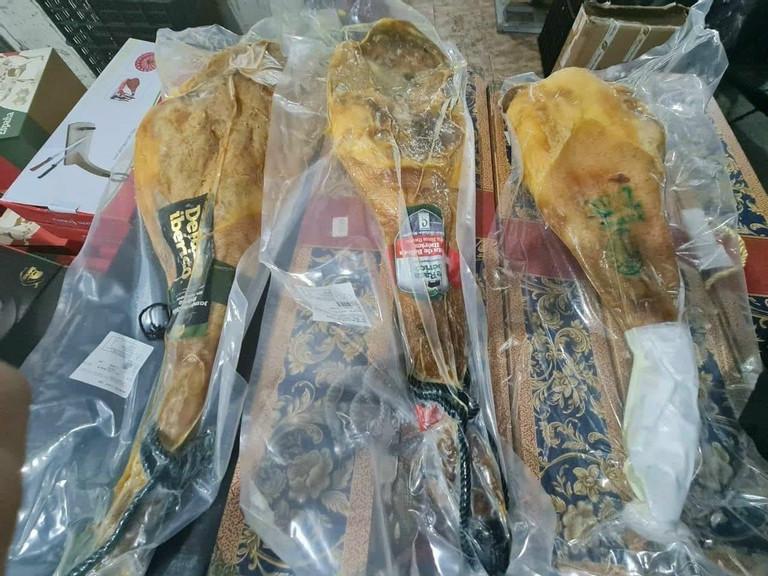 Dân buôn tiết lộ sự thật về đùi heo muối Tây Ban Nha bán tại thị trường Việt-2