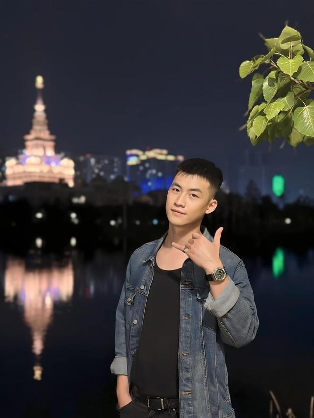 Chân dung em họ gây sóng gió cho cuộc tình Huyền Lizzie và Đức Hiếu Chúng Ta Của 8 Năm Sau-4