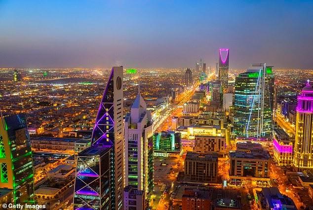 Nỗi khổ của bạn gái Ronaldo-1