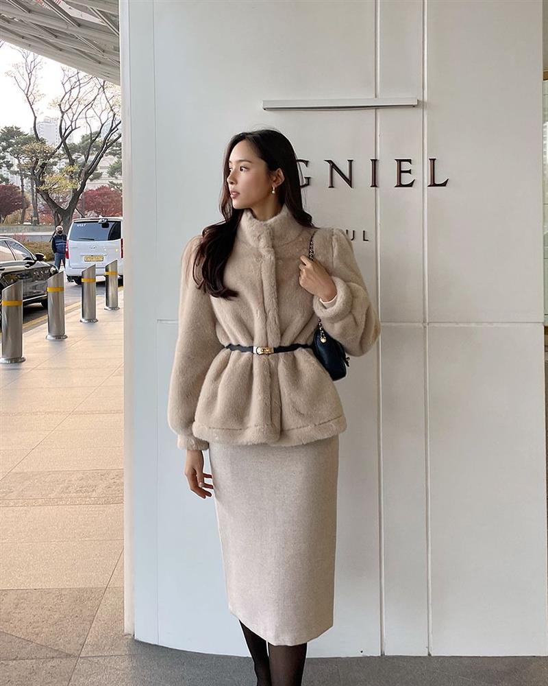 9 ý tưởng lên đồ dự tiệc cuối năm giúp bạn ghi điểm sang trọng, tinh tế-4