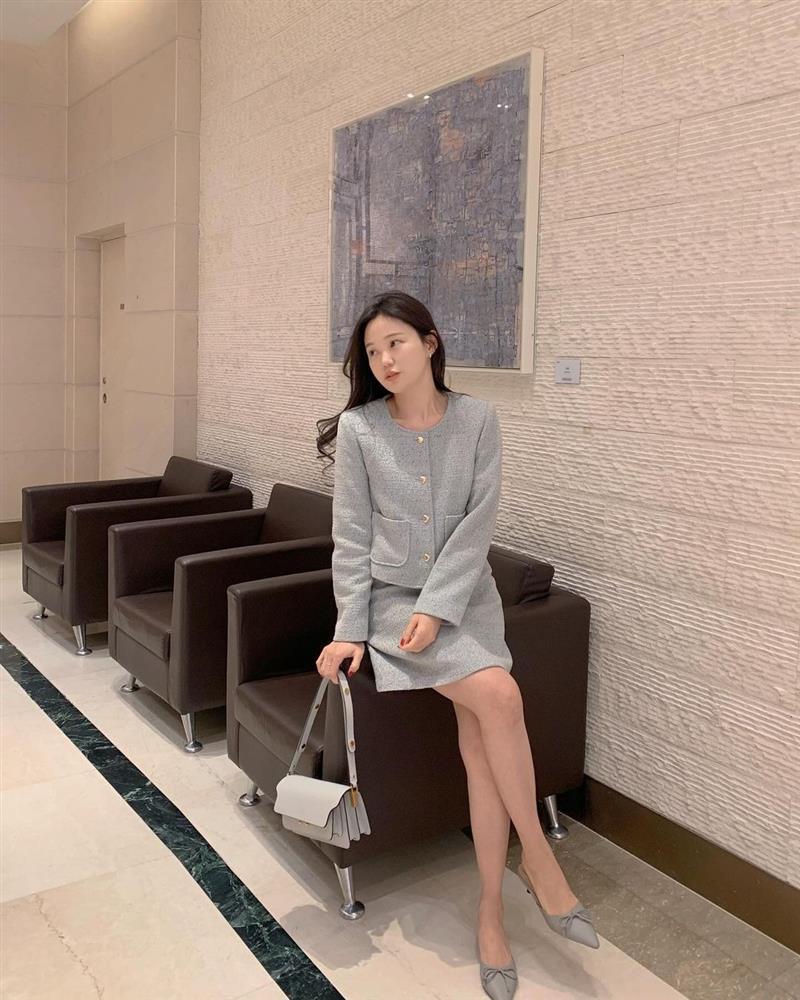 9 ý tưởng lên đồ dự tiệc cuối năm giúp bạn ghi điểm sang trọng, tinh tế-8