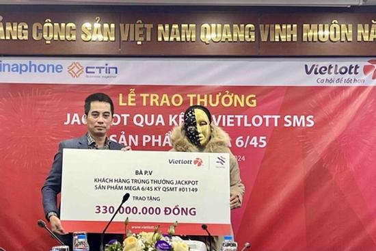 Người phụ nữ nhận tin trúng Vietlott hơn 48 tỷ khi đang nấu cơm