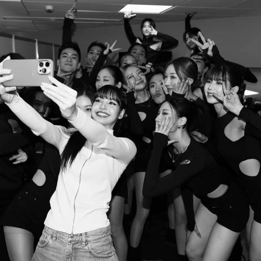 Lisa lộ bằng chứng đánh dấu chủ quyền với bạn trai tỷ phú?-3