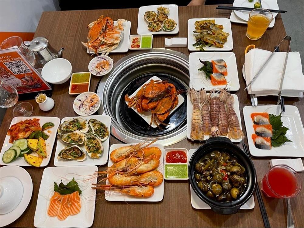 Khách nhét 10kg hải sản vào túi mang về: Ăn buffet giống ăn cỗ lấy phần