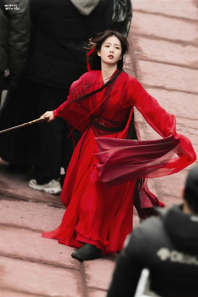 Bạch Lộc hóa mỹ nhân hồng y trong Bạch Nguyệt Phạn Tinh, nhan sắc gây sốt màn ảnh?-2