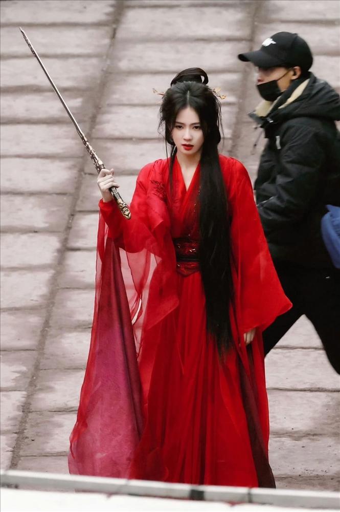 Bạch Lộc hóa mỹ nhân hồng y trong Bạch Nguyệt Phạn Tinh, nhan sắc gây sốt màn ảnh?-3