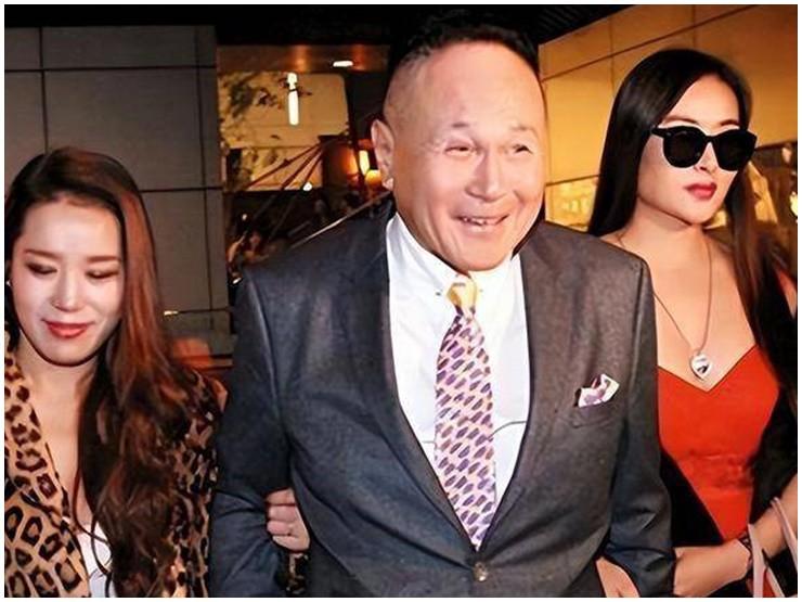 Tỷ phú U90 hẹn hò hàng nghìn cô gái trẻ đẹp, hé lộ bí quyết cưa gái-4