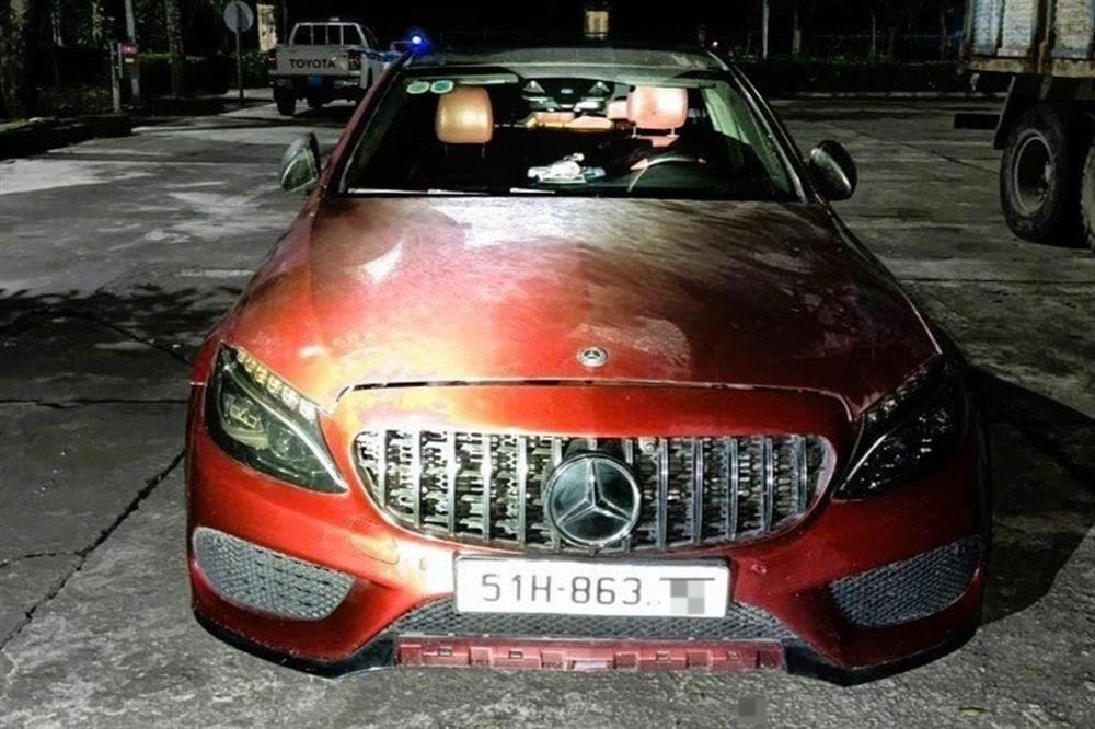 Xe Mercedes chạy quá tốc độ, tài xế không bằng lái, dương tính với ma túy-1