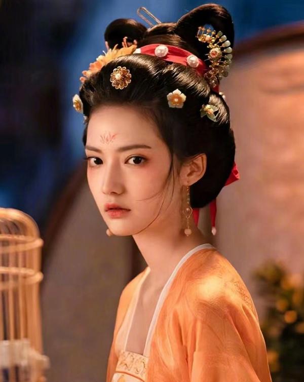 Mỹ nhân Tân Cương 10X đẹp lấn át Ngu Thư Hân-4