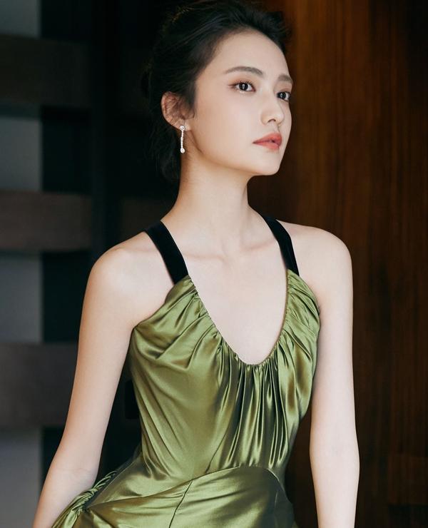 Mỹ nhân Tân Cương 10X đẹp lấn át Ngu Thư Hân-5