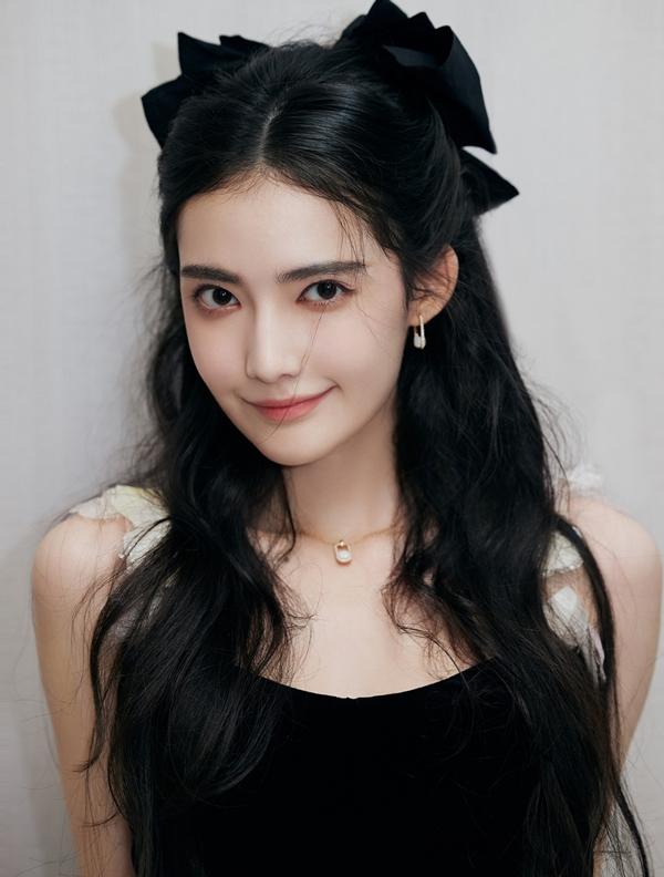 Mỹ nhân Tân Cương 10X đẹp lấn át Ngu Thư Hân-6