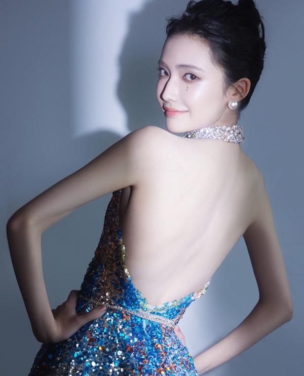 Mỹ nhân Tân Cương 10X đẹp lấn át Ngu Thư Hân-9