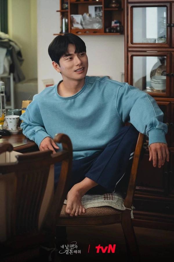 Gia thế bất ngờ của gã đểu trong dự án gây sốt Đi Mà Lấy Chồng Tôi-2