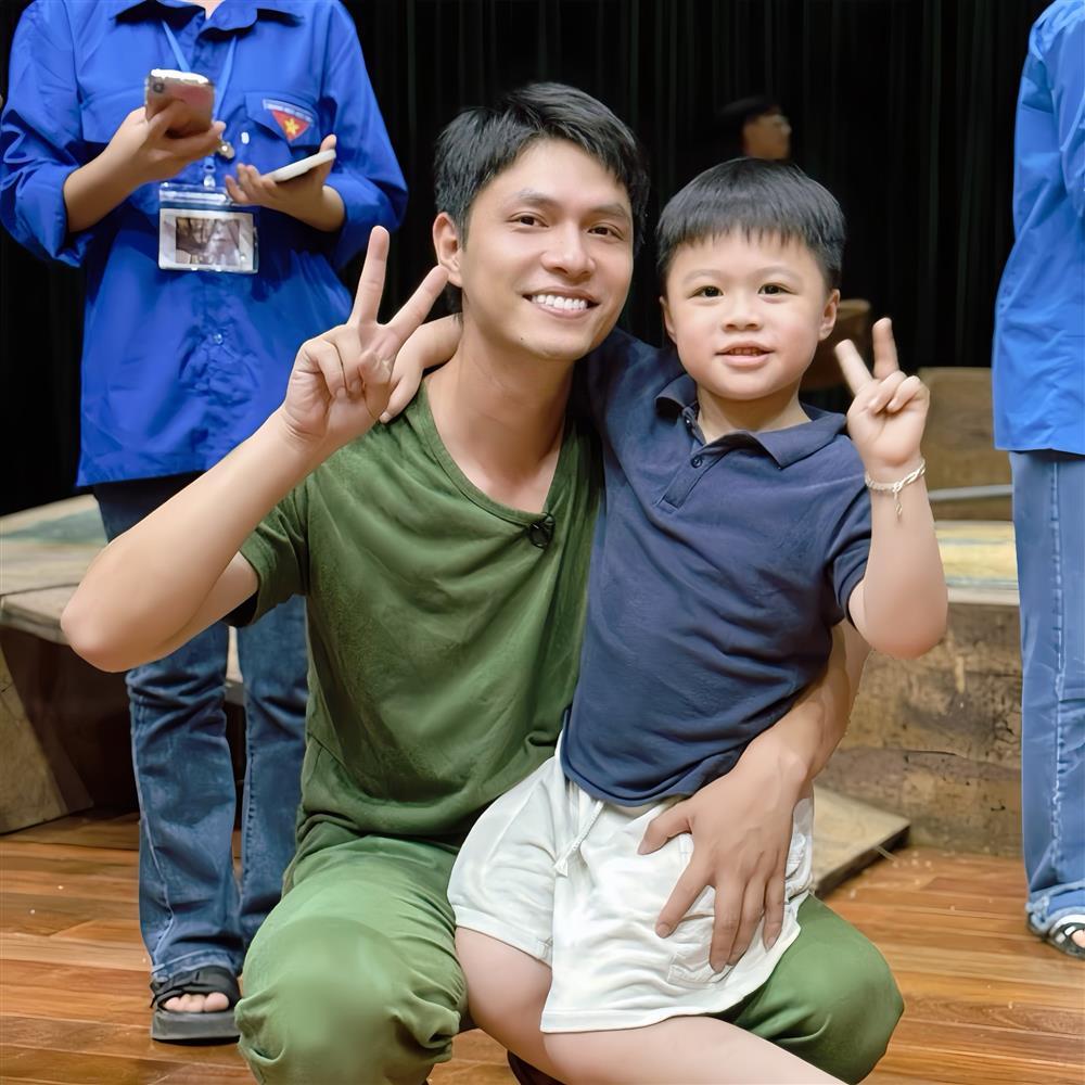 Nam thần phim giờ vàng hiếm hoi công khai hình ảnh con trai giờ đã 5 tuổi, vợ cũ là một hotgirl xinh đẹp-3