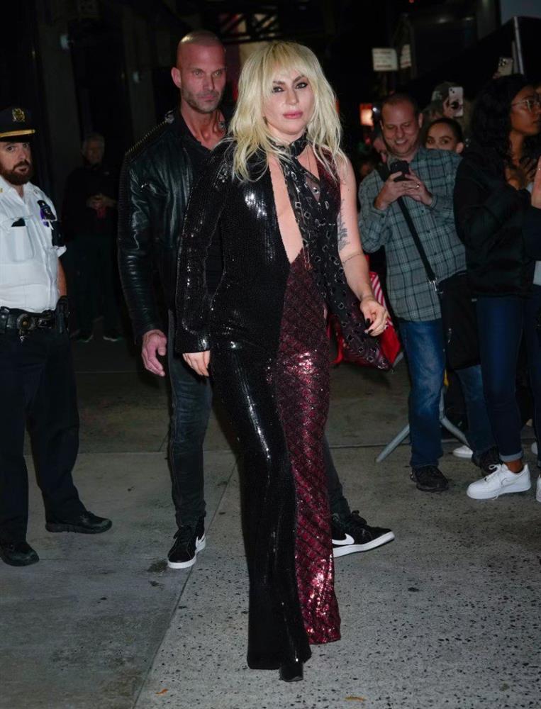 Lady Gaga biến hóa độc đáo với phong cách thời trang nữ cao bồi-3
