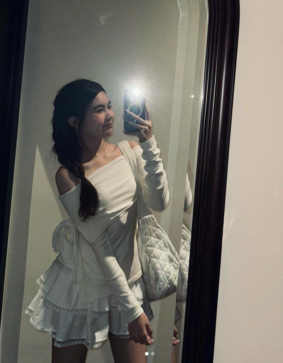 Ái nữ nhà MC giàu nhất Việt Nam diện váy ngắn khoe chân thon-8