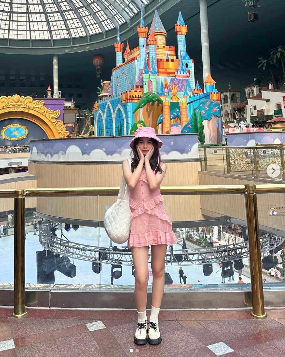 Ái nữ nhà MC giàu nhất Việt Nam diện váy ngắn khoe chân thon-10