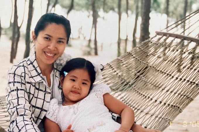 MC Quỳnh Hoa hiếm hoi tiết lộ cuộc sống hôn nhân hơn 26 năm, con gái duy nhất hiện du học tại nước ngoài-2