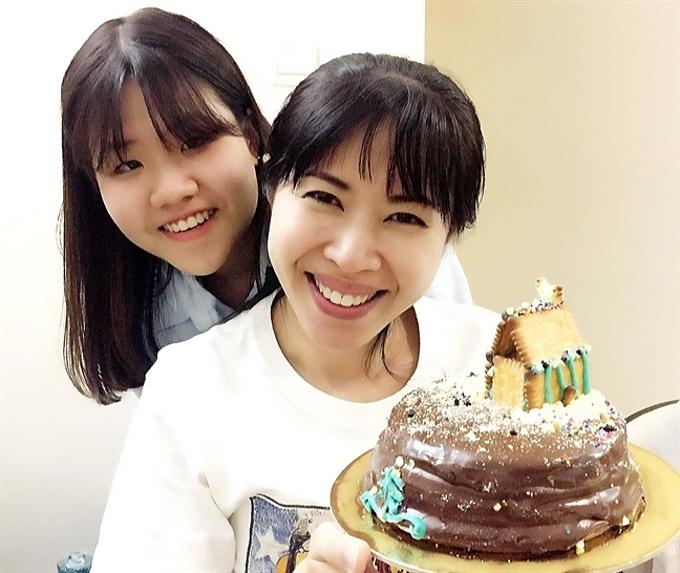 MC Quỳnh Hoa hiếm hoi tiết lộ cuộc sống hôn nhân hơn 26 năm, con gái duy nhất hiện du học tại nước ngoài-4