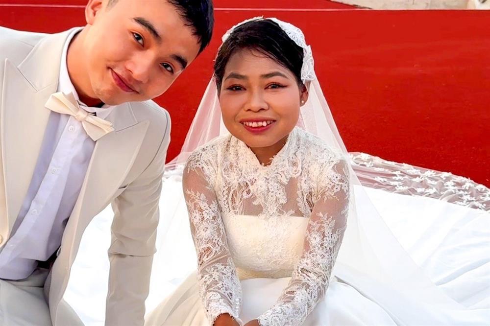 Chuyện xúc động sau bức ảnh cưới chú rể kém cô dâu 7 tuổi gây sốt ở Đà Nẵng-1