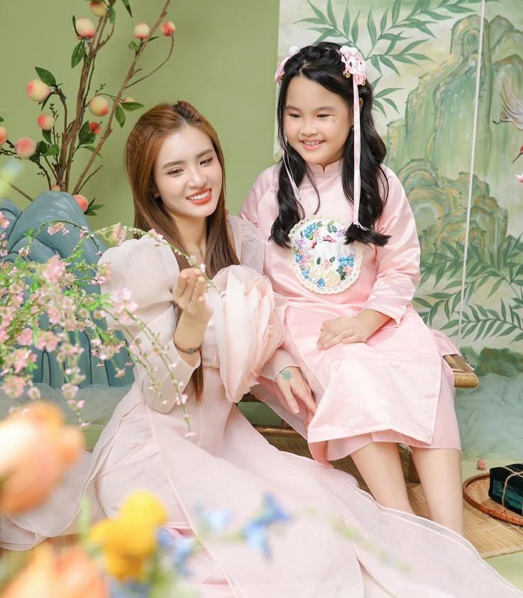 Em gái Công Vinh làm mẹ đơn thân khi con 1 tháng tuổi, 7 năm xa xứ đi kiếm tiền, giờ con gái lớn xinh hệt mẹ-4