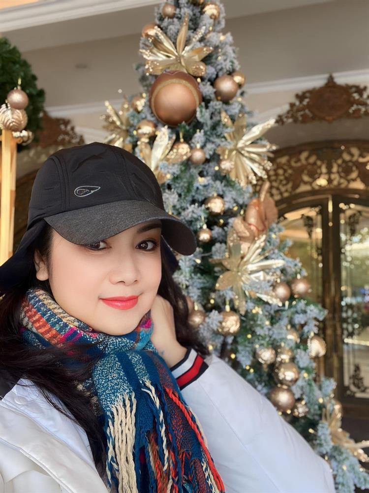 55 tuổi, NSND Thu Hà vẫn trẻ đẹp bất chấp thời gian-11