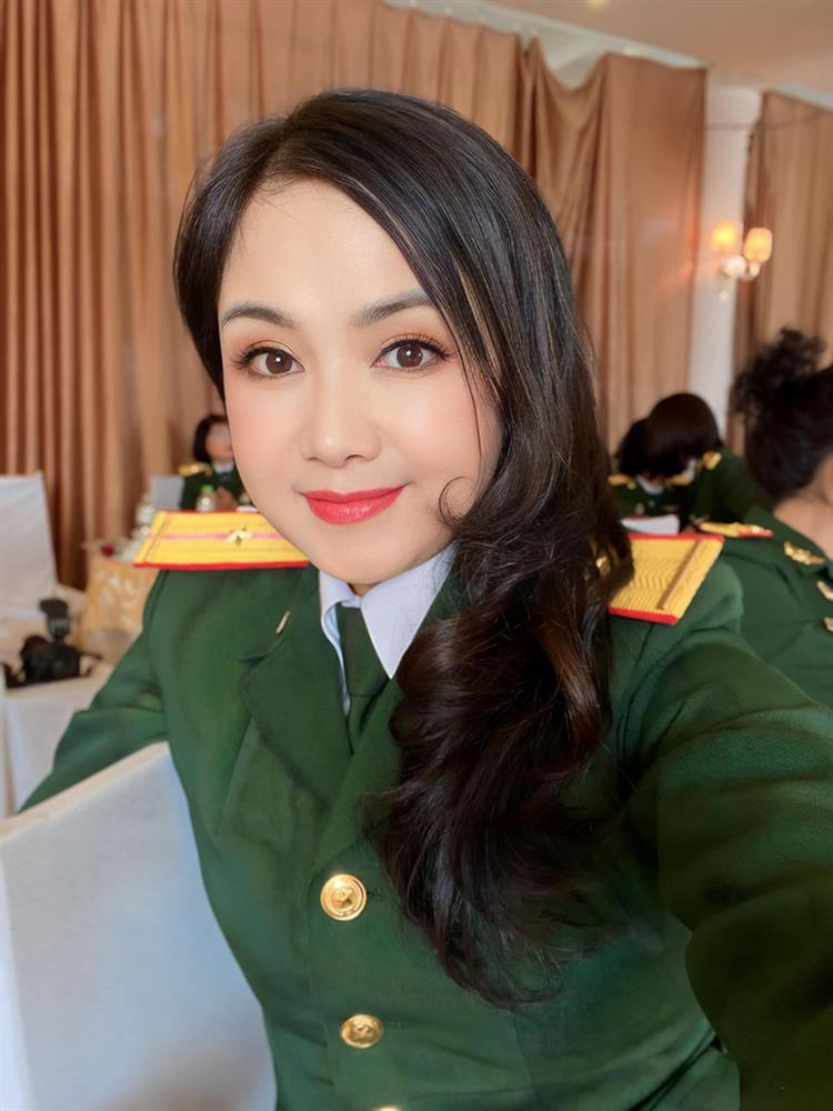 55 tuổi, NSND Thu Hà vẫn trẻ đẹp bất chấp thời gian-7