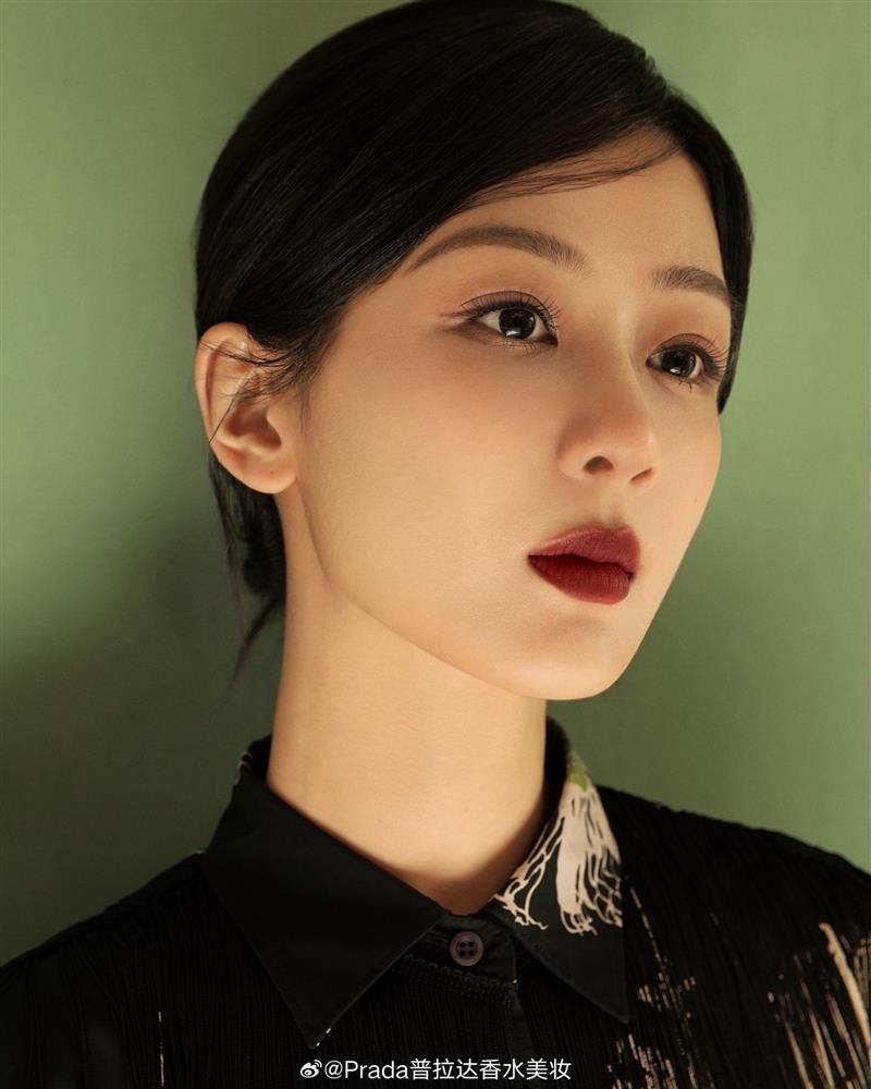 Được Prada trao danh phận, Dương Tử ngày càng có gu, bộ ảnh mới ngập khí chất-4