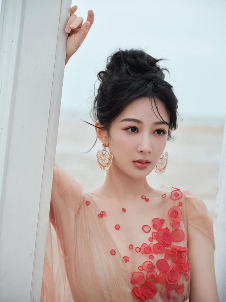 Được Prada trao danh phận, Dương Tử ngày càng có gu, bộ ảnh mới ngập khí chất-5