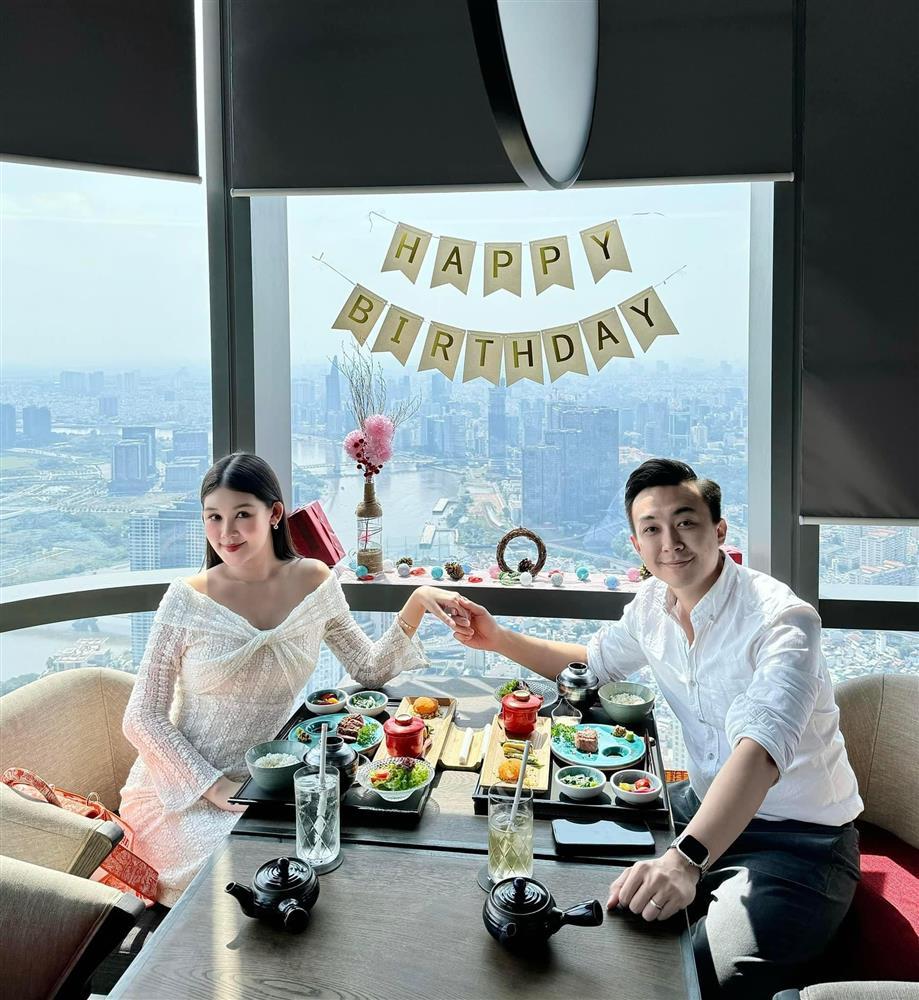 Lê Âu Ngân Anh sau sinh 2 tháng, vóc dáng vẫn như thời gái son nhờ đâu?-2