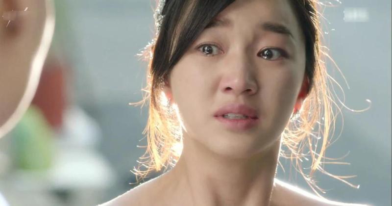 Nửa đêm thấy người đàn ông lạ trên giường tôi hét lên, mẹ chồng chạy xộc vào phòng, sau lưng là chồng tôi nói một câu chết lặng-2