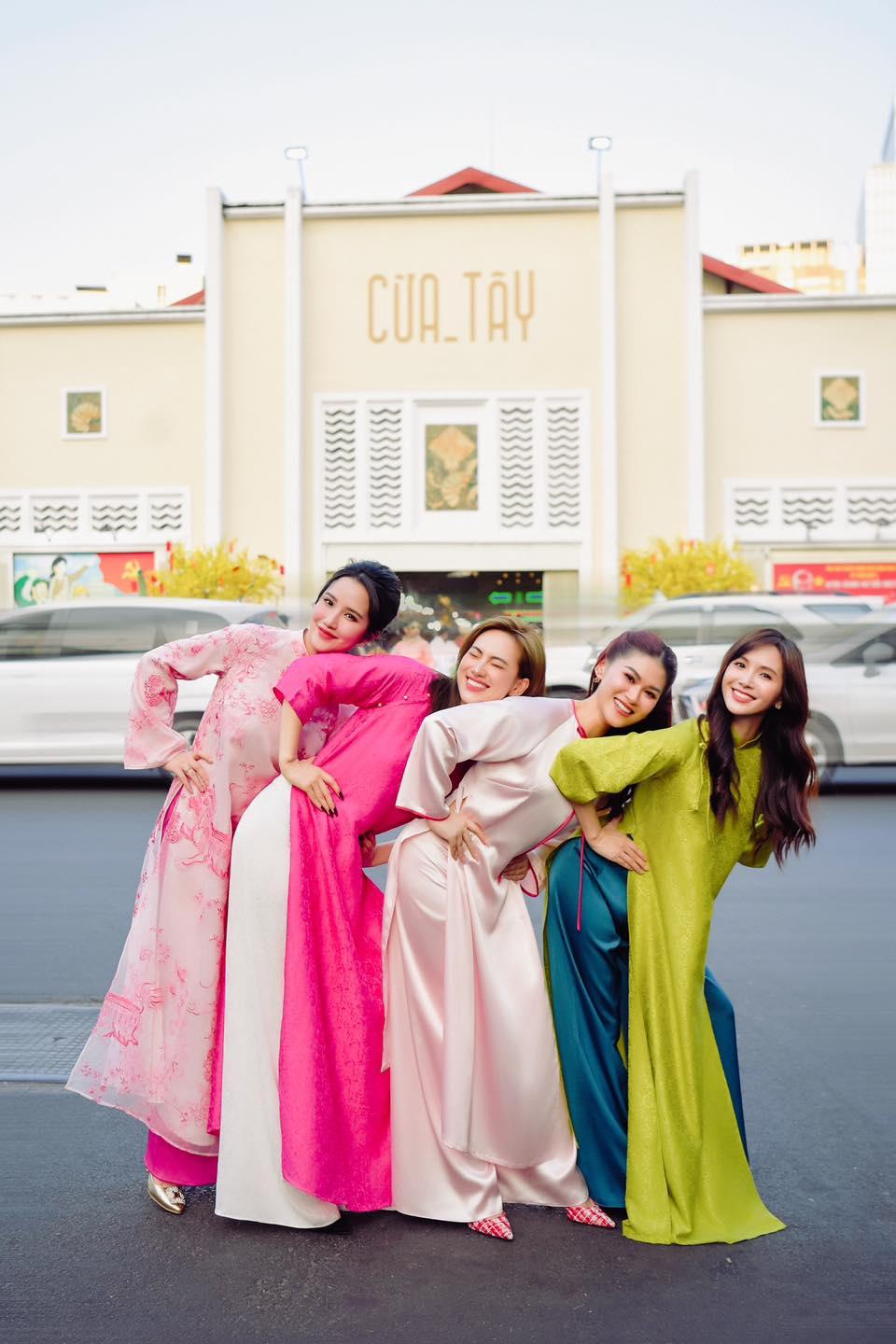 Phu nhân Phan Thành xúng xính áo dài chụp ảnh Tết sau 1 tháng sinh con, visual mẹ bỉm đỉnh cỡ nào?-5