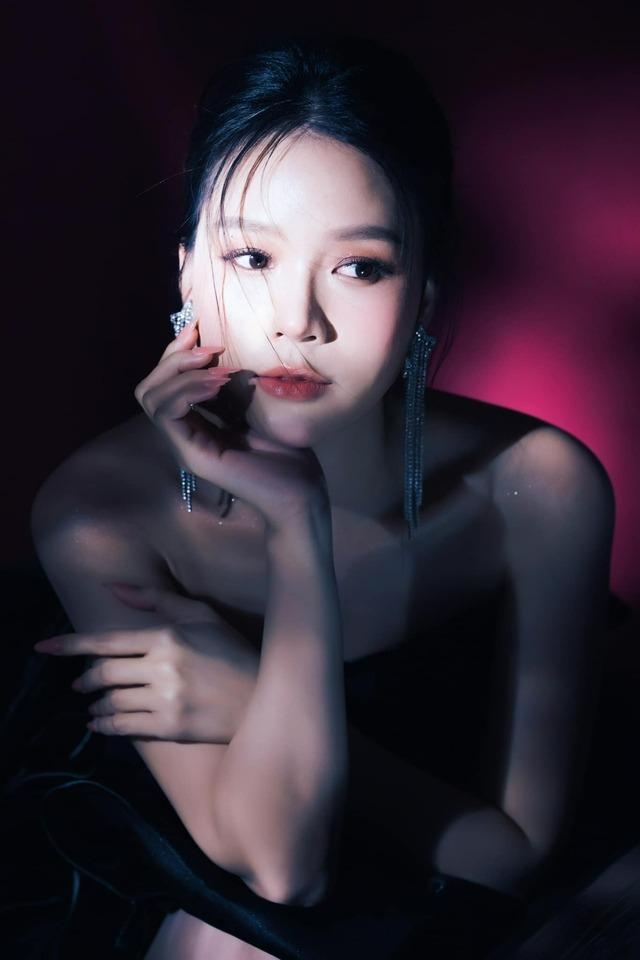 Showbiz Việt: Những người đẹp chờ đón rồng con!-1