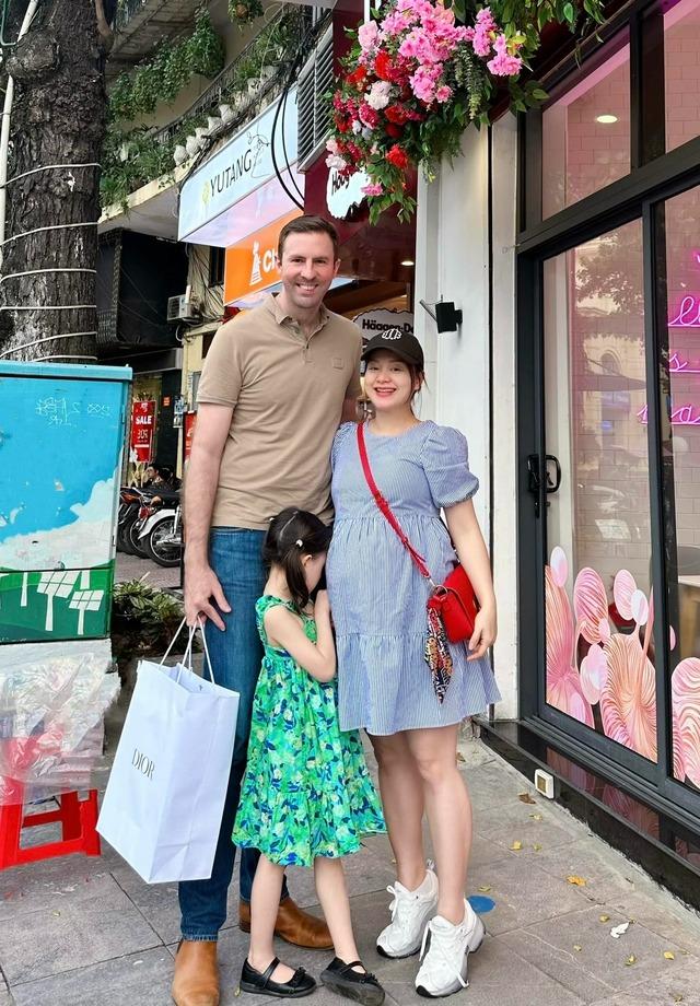 Showbiz Việt: Những người đẹp chờ đón rồng con!-4