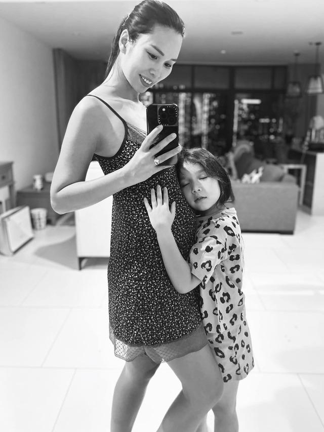 Showbiz Việt: Những người đẹp chờ đón rồng con!-8