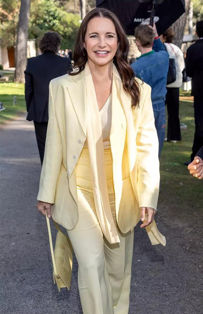 Bạn gái 26 tuổi của Leonardo DiCaprio gây sốt với cơ bụng săn chắc-8