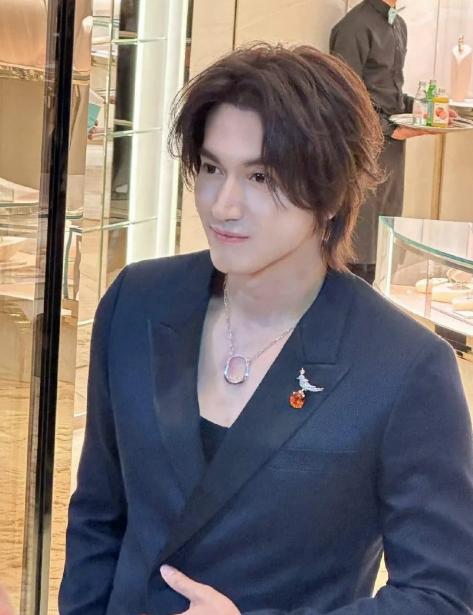 Ngôn Thừa Húc ở tuổi U50, diện mạo hack tuổi chấp luôn hết cam thường tại sự kiện-2