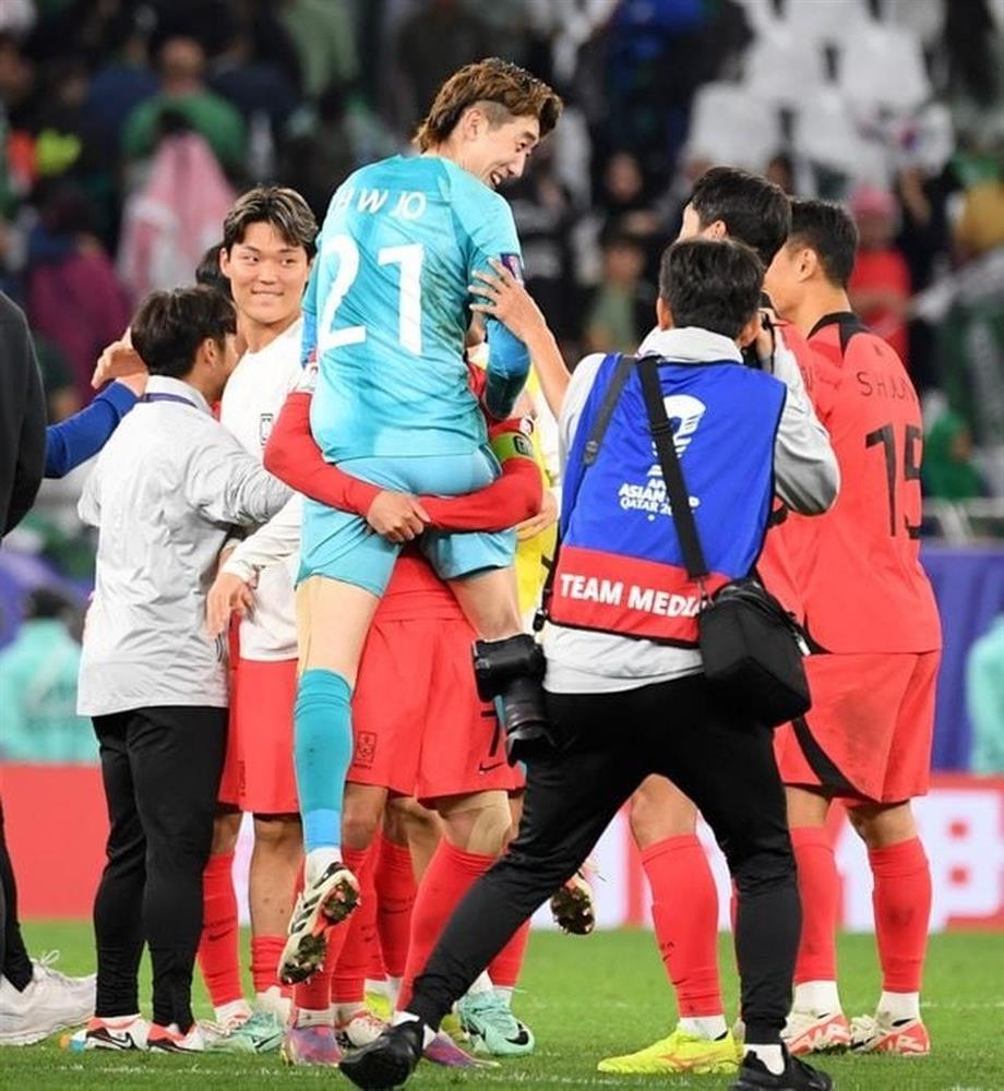 Thủ môn Hàn Quốc tiết lộ bí quyết cản phá hai quả 11m trước Saudi Arabia-2