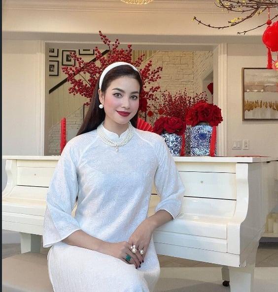 Nghệ sĩ Việt xúng xính áo dài đón Tết: Lý Nhã Kỳ ma mị, Tiểu Vy nền nã-4