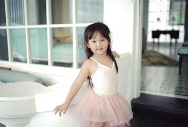 Con gái chị đẹp Huyền Baby xinh xắn giống mẹ cỡ nào?-1