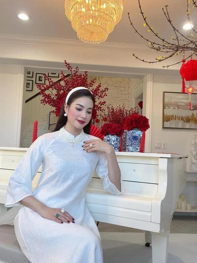Biệt thự triệu đô ngập tràn không khí ngày Tết Việt của Hoa hậu Phạm Hương-1