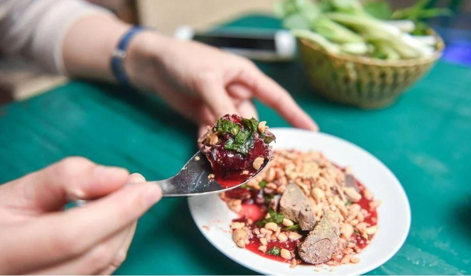 Ăn tiết canh lợn nhà nuôi có an toàn không?-1