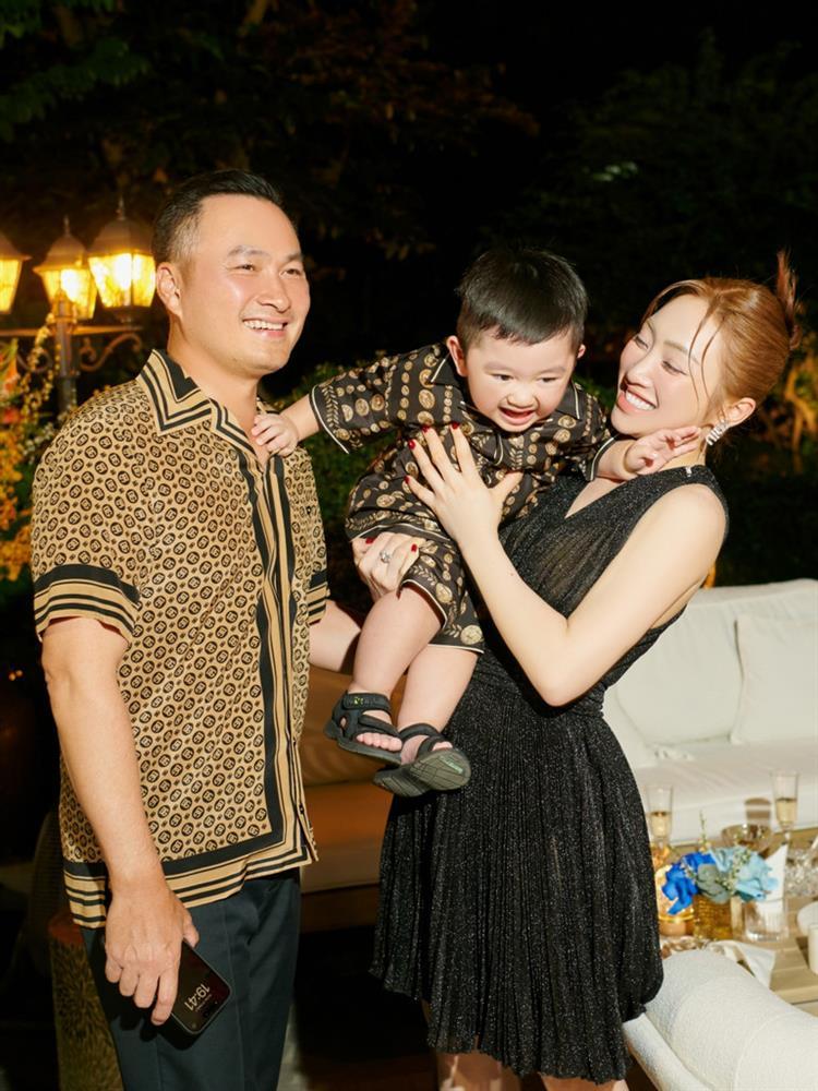 Quý tử nhà Chi Bảo - Lý Thùy Chang được khen như soái ca-6