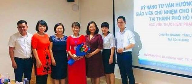 Xúc động câu chuyện mẹ địu con trước ngực, đứng bảo vệ khóa luận tốt nghiệp-3