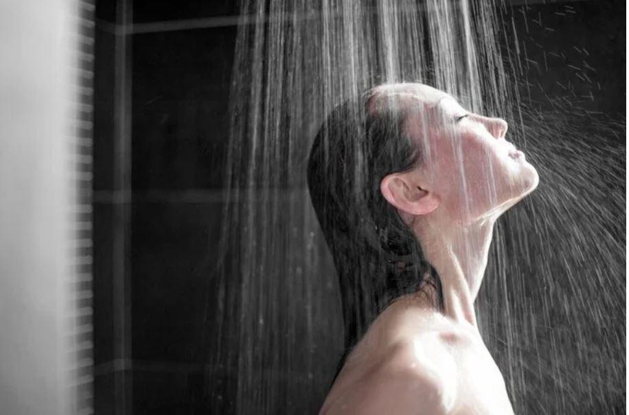 Bất chấp rét đậm, những người này vẫn phải gội đầu hàng ngày-1