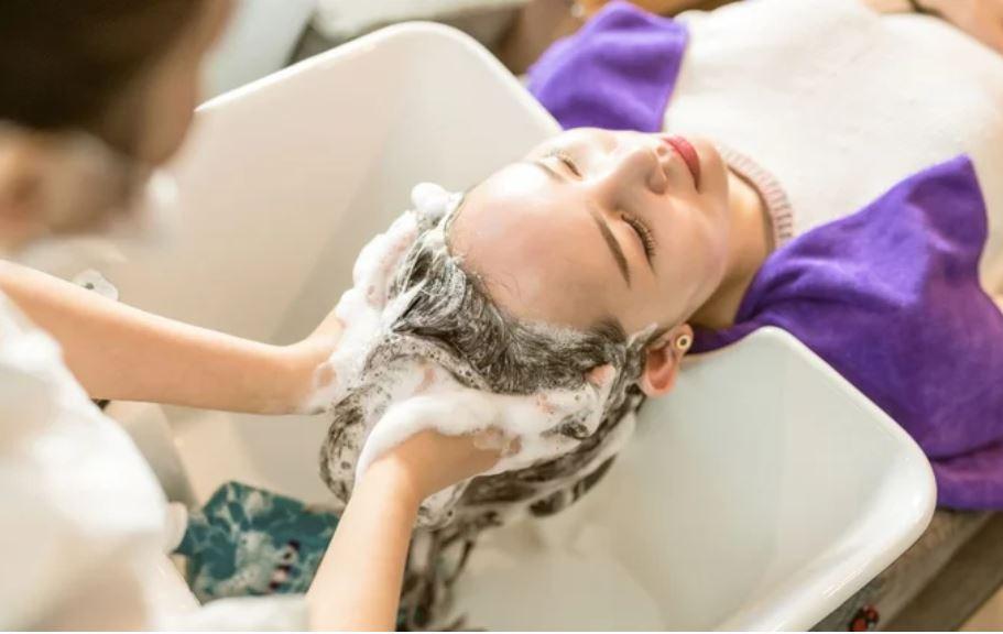 Bất chấp rét đậm, những người này vẫn phải gội đầu hàng ngày-2