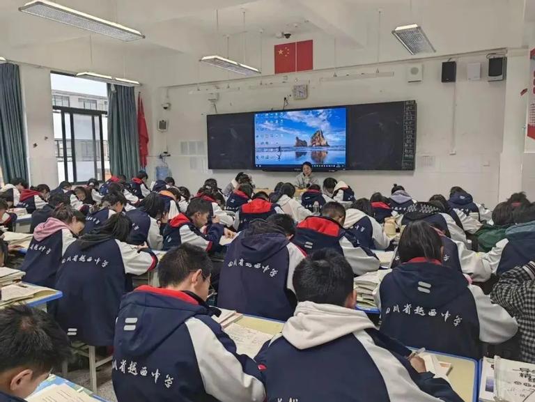 Xúc động cô giáo hoãn cưới 1 năm, lên vùng núi dạy học-2