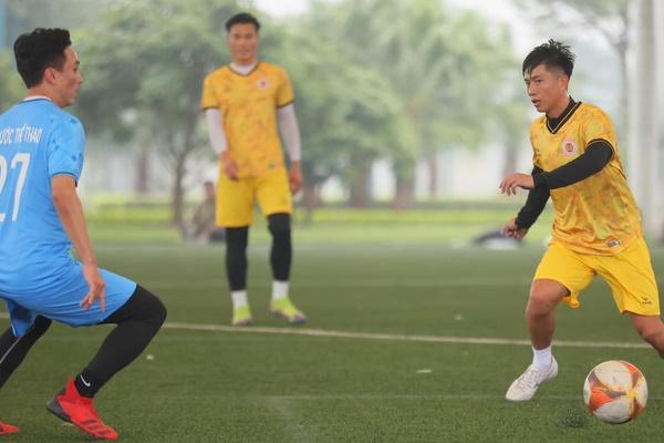 Vợ Phan Văn Đức hai con vẫn cực nóng bỏng khi khoe dáng trên biển-8