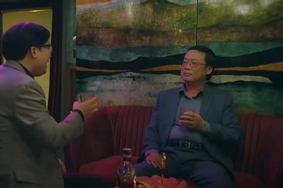 'Chúng ta của 8 năm sau': Lộ diện ông bố quyền lực của nữ phụ sang chảnh nhất phim