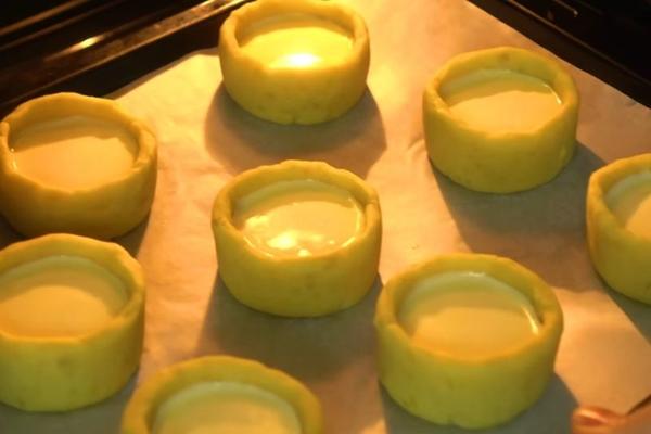 Chiêu đãi con nhỏ bằng món bánh trứng khoai lang nướng thơm ngon, lạ miệng-5